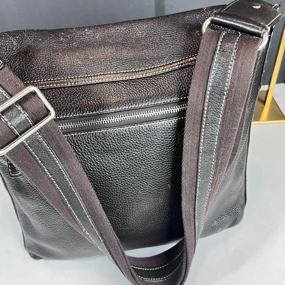 Levenger Pebbled Leather Messenger Bag Mocha Brown Laptop Tablet Crossbody